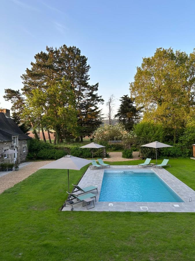 Manoir Du Vau D Arz Gites Et Chambres D Hotes Avec Piscine Malansac 외부 사진